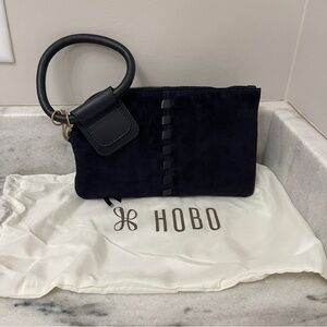 Hobo Sable Wristlet Suede in Navy